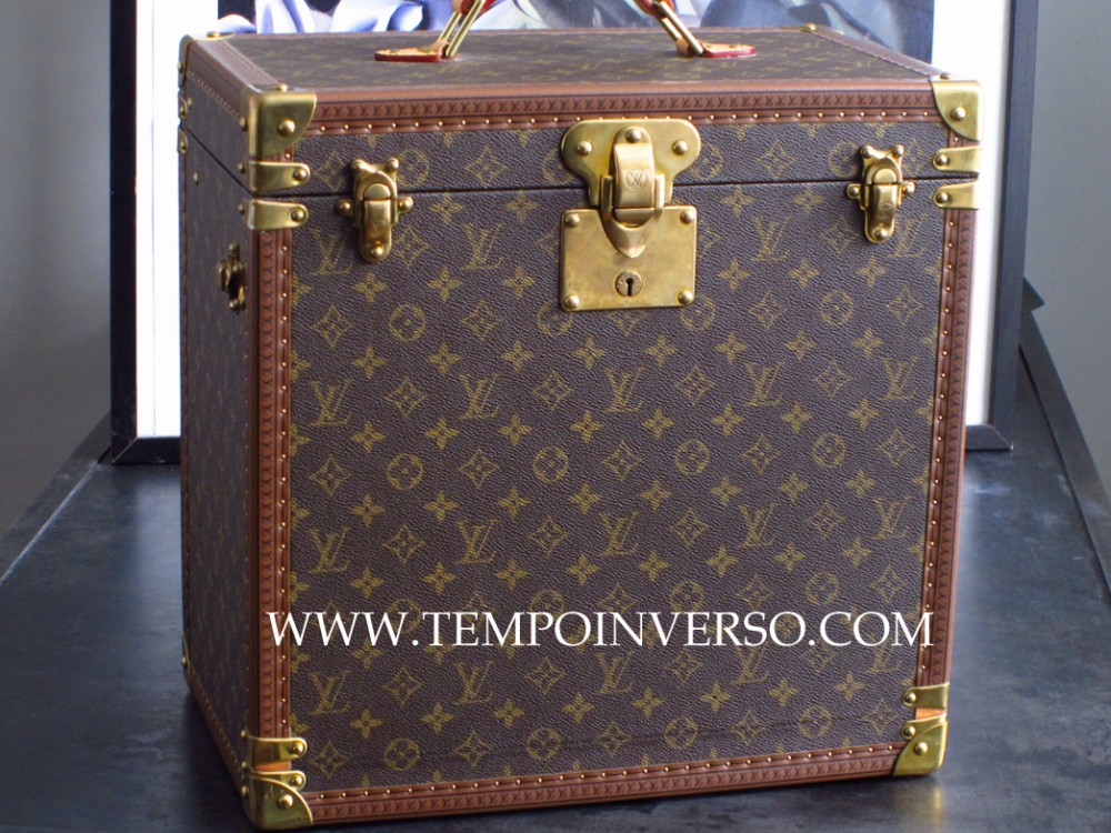 Pre-owned and Vintage LOUIS VUITTON - Monogram LV 16 books full set watch -  Available on